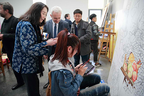 罗马尼亚布加勒斯特国立艺术大学院长访问山艺美术学院