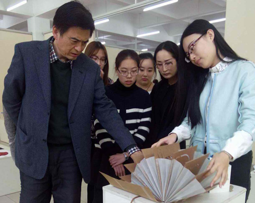 “书为嫇”—美术学院2012级美术教育专业三年级设计与制作课程汇报展开幕