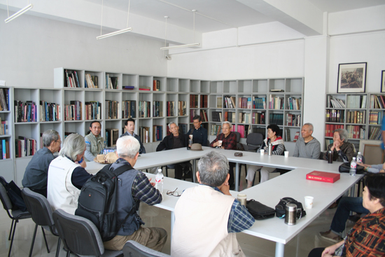 山东艺专57级校友画册捐赠仪式举行