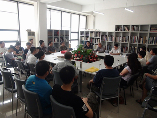 张志民院长与美术学院教师共同庆祝教师节