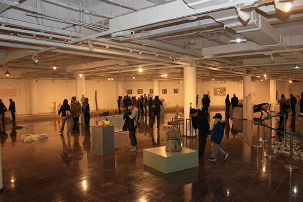 山东艺术学院雕塑教学成果展在青岛开幕