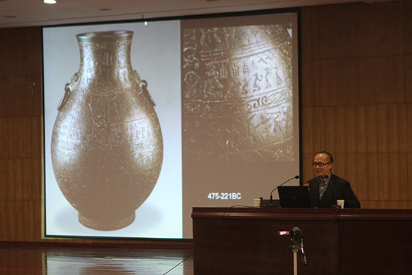 “齐鲁大讲坛”2014文化艺术讲坛之“锄头掘出的历史--中国早期绘画史的重建”讲座在长清校区图书馆报告厅举行