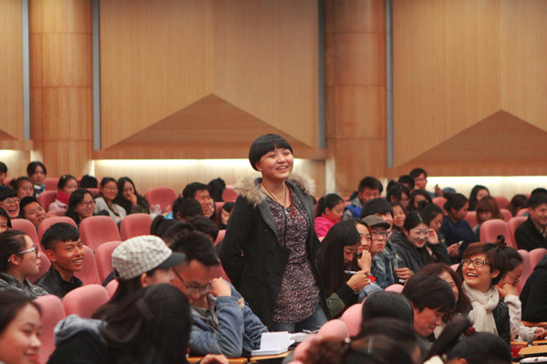 美术学院“名家论艺”精品学术系列讲座——《绘画章法解析》 在长清校区图书馆报告厅举行