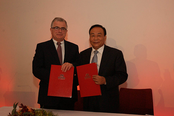 山东艺术学院李宗伟书记率队出访澳大利亚哥利菲斯大学