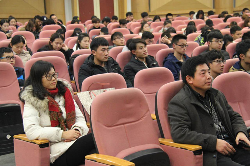 美术学院举办学生法治安全教育报告会