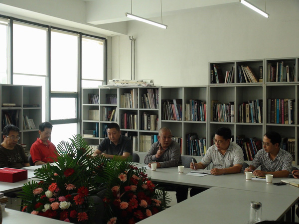 张志民院长与美术学院教师共同庆祝教师节