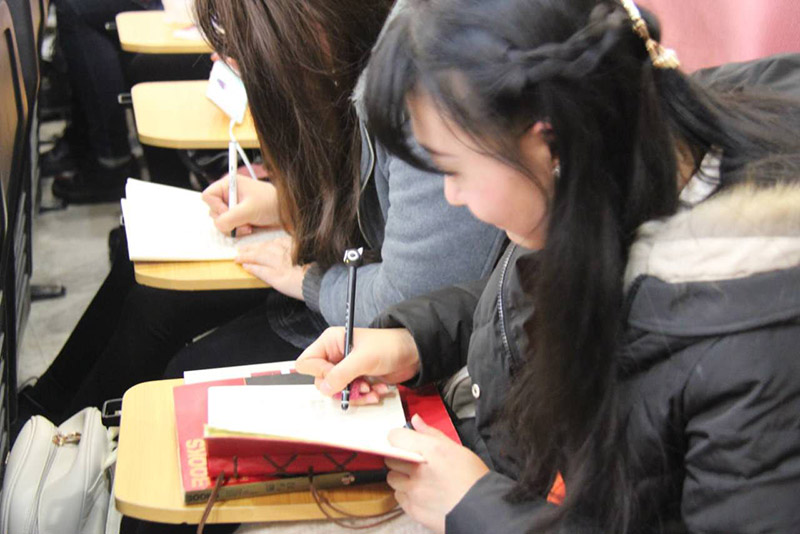 美术学院举办学生法治安全教育报告会